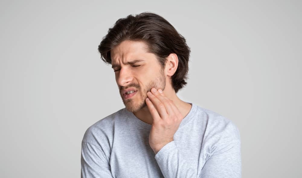 If you are experiencing a dental emergency and require immediate assistance, it is crucial to contact a dentist or dental clinic as soon as possible.