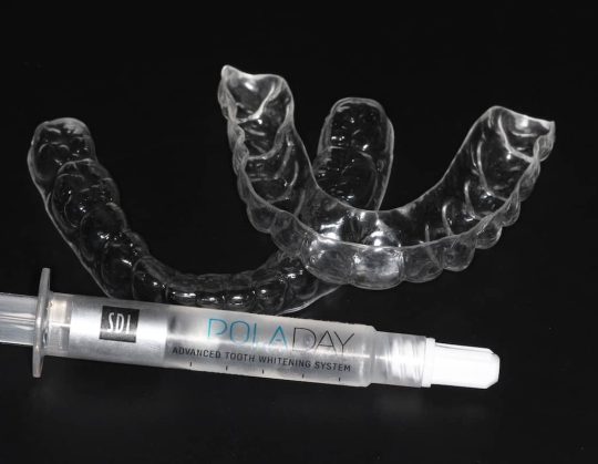 teeth whitening kit with tray and syringe